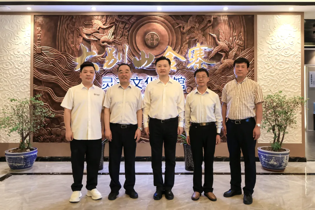 上海市青浦區政協主席曹衛(wèi)東一行蒞臨芝神堂調研指導金寨靈芝產業發(fā)展